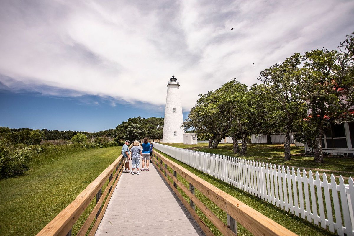 ocracokevillage's tweet photo. Ocracoke's lighthouse is the oldest operating lighthouse in North Carolina and the second oldest in the nation! 
#visitocracokenc #visitnc #ocracoke #obx #outerbanks #nc #ocracokeisland #lighthouse #nclighthouse https://t.co/X09AOPojnY