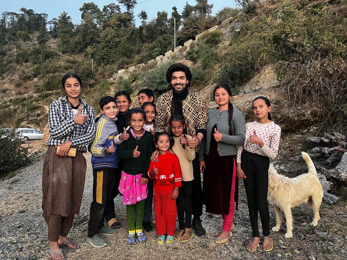 gurruchoudhary's tweet photo. Met these little fans and I must say I love them more ❤️ https://t.co/qGGVd6c7eT
