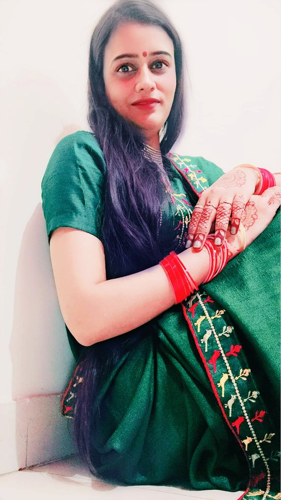 EbhaPatel's tweet photo. साड़ी के लिए परफेक्ट मैचिंग एक्सेसरी गहने नहीं बल्कि आपकी मुस्कान है #sareeloversofinstagram #sareesofindia #sareechallenge https://t.co/yLyE9Jiajs
