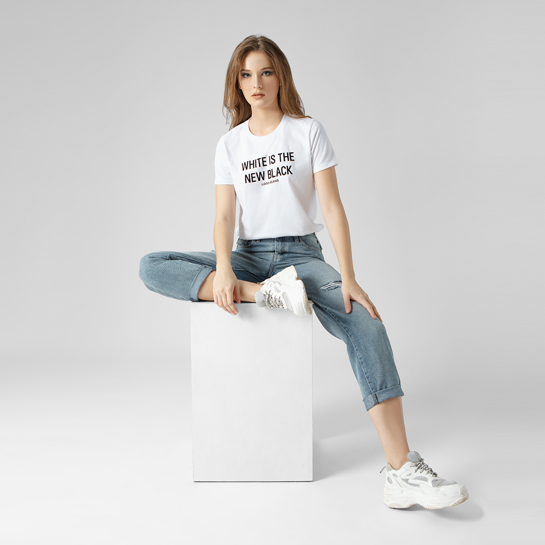 LOGOJEANS's tweet photo. Referensi buat outfit simpel kalian . Perpaduan kaos Ilona Offwhite Tee + Straightcut F2 Series Light Blue Raw Handmade. Kalian udah punya belum?

#logojeans #LOGOismyjeans https://t.co/hzzsYGKUaf