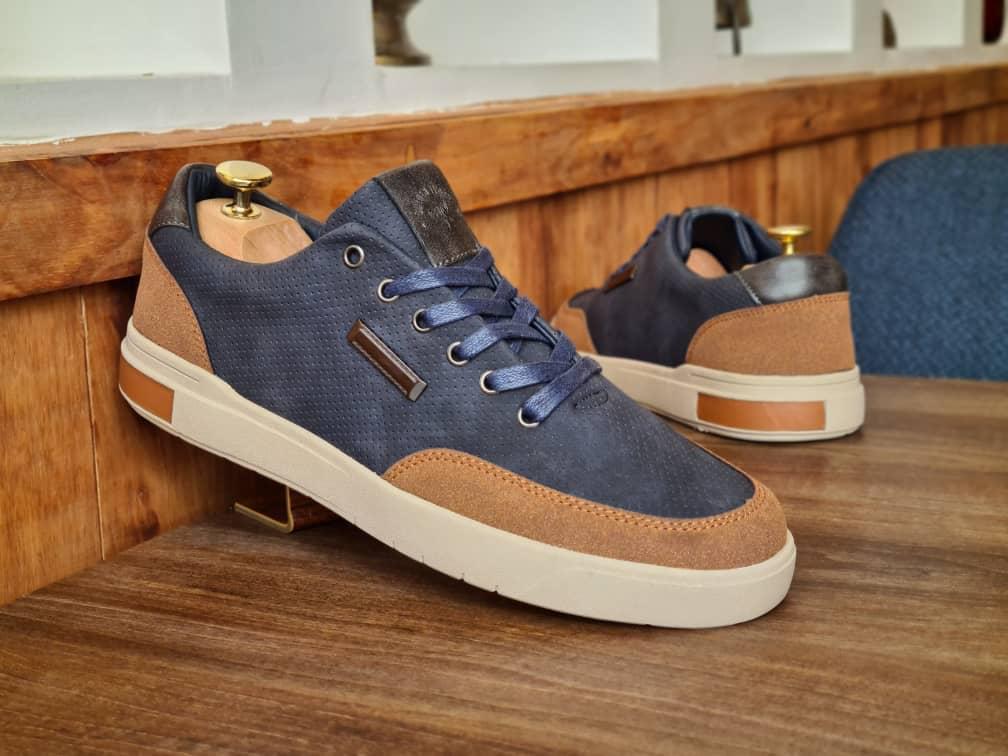 AkeaStore's tweet photo. 📦 Sneakers Golden 

⚖️ prix unitaire 25 000 FCFA

🥈 -2000 FCFA / 2 paires (48 000 FCFA)

🦶🏿 Pointure 40 à 45

🛒 Livraison et Expédition 📬 en Côte d'Ivoire🇨🇮 et dans la sous-région🌍 https://t.co/dU3WIA8SIs