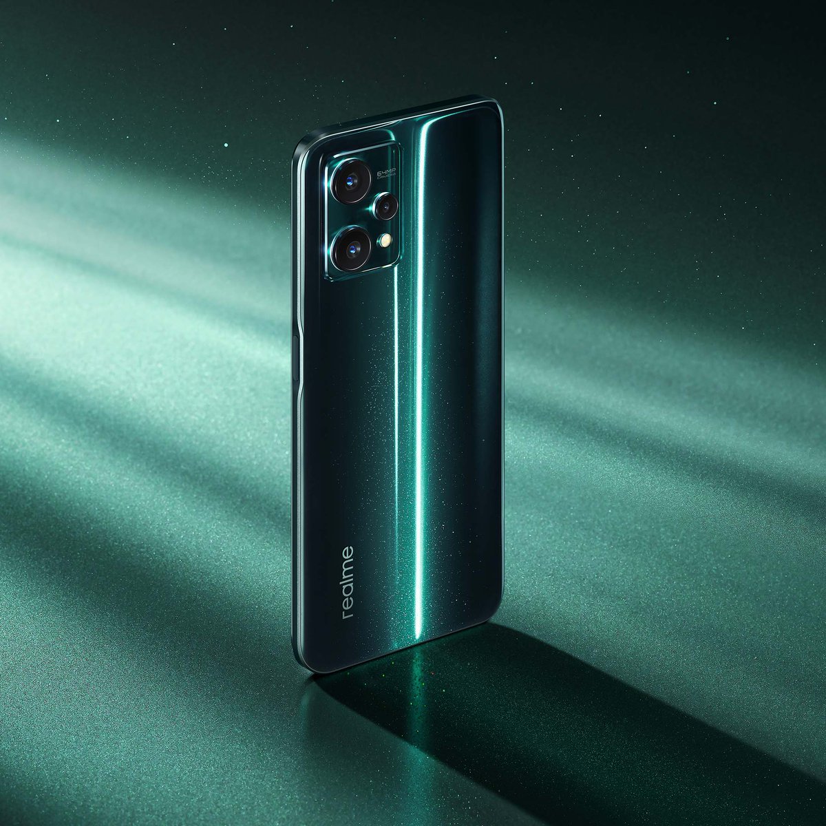 MadhavSheth1's tweet photo. Read a few of your comments on our latest #realme9Pro+ 5G. Glad that you are also loving the Aurora Green variant, which is especially designed for minimalists. https://t.co/Y3z05YpkhX