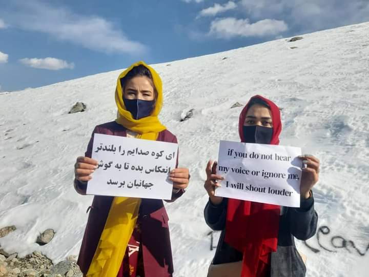 Buddha_Salsal's tweet photo. Following the escalation of violence and restrictions by the Taliban, In #Kabul, a number of #ProtestingWomen climbed hills and mountains and wrote their voices on rocks. These women want the international community to hear their voices.
@NimrokhMedia @UN @UNHumanRights https://t.co/Ycx5RFuQei