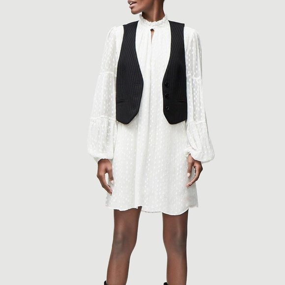 cexley425's tweet photo. So good I had to share! Check out all the items I'm loving on @Poshmarkapp #poshmark #fashion #style #shopmycloset #framedenim #majestic #colehaan: https://t.co/r9URImU8La https://t.co/jUJwJ5c5xt