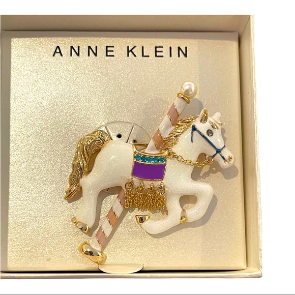 KathieW33451384's tweet photo. So good I had to share! Check out all the items I'm loving on @Poshmarkapp from @unique_llc #poshmark #fashion #style #shopmycloset #luckybrand #anneklein #skylee: https://t.co/DhcvPPjaYk https://t.co/CSVXtkP1mb