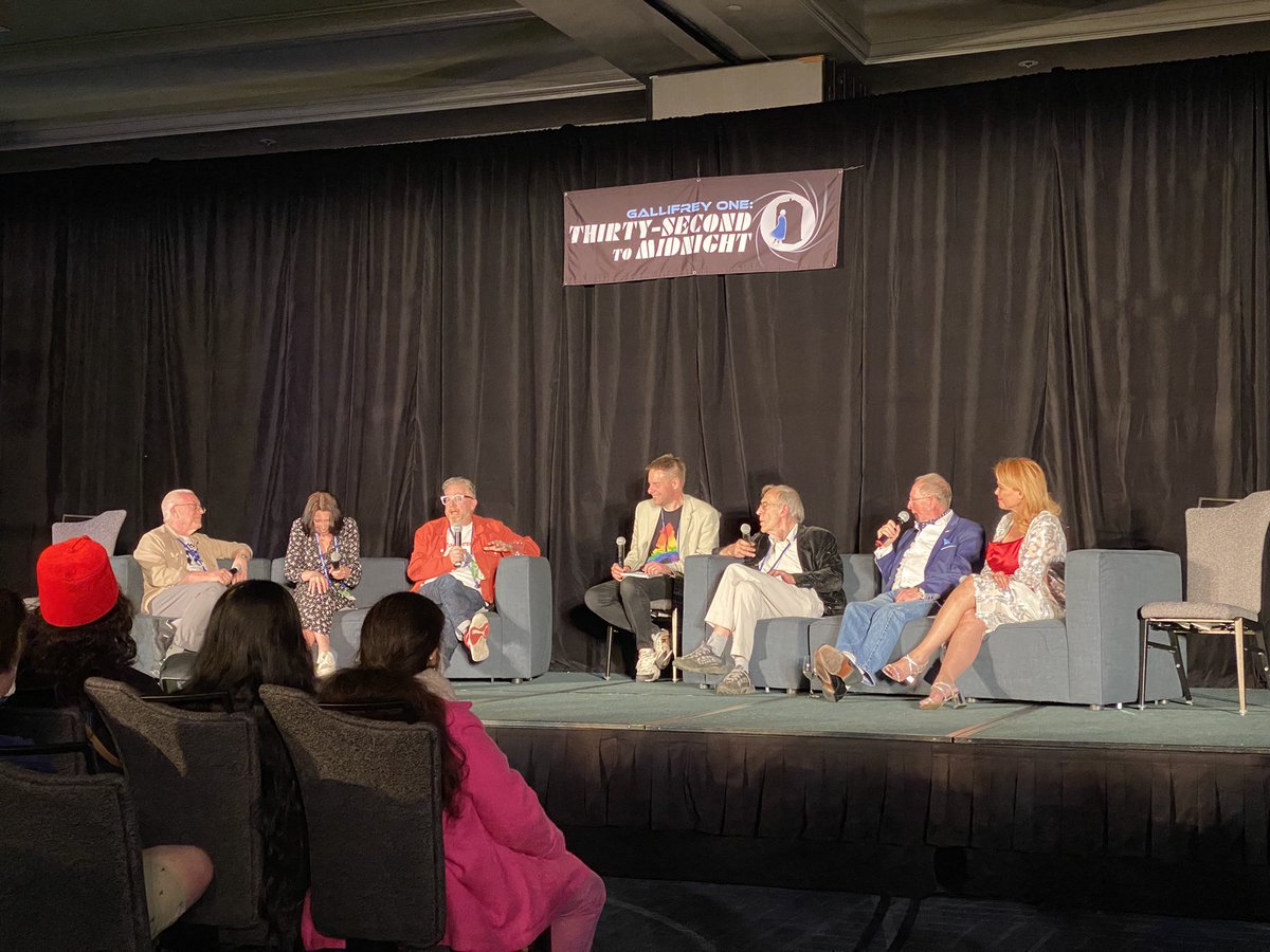 Ok everyone on this Would I Lie to You panel hosted by <a href="/Paul_Cornell/">Cornell Paul</a> is amazing. #gally1