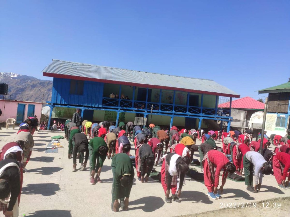 Practice of Surya Namaskar by Patanjali Yogpeeth Family Banjar Kullu Himachal Pradesh at Government Higher Secondary School Mohini
#750millionsuryanamaskar
#75करोड़सूर्यनमस्कार