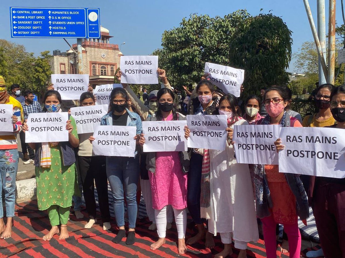 AnilChopra_'s tweet photo. RAS मुख्य परीक्षा के पाठ्यक्रम में बदलाव व परीक्षा में कम समय के कारण परीक्षार्थियों की तैयारी पूरी नहीं हो पाईं जिससे अभ्यर्थी कई दिनों से विश्वविद्यालय में धरने पर हैं।@ashokgehlot51जी से मेरा निवेदन हैं,परीक्षा की तिथि को आगे बढ़ाकर परीक्षार्थियों को राहत प्रदान करें।@RajCMO https://t.co/EYWot9TPJX