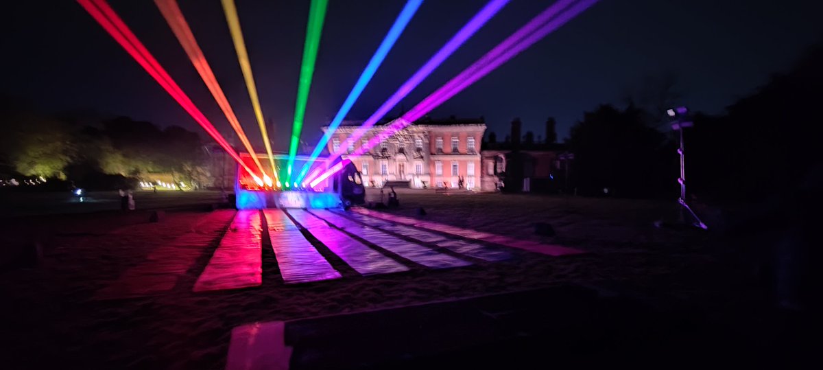 Triple path live from Wentworth Woodhouse near Rotherham for Ant &amp; Dec's #SaturdayNightTakeaway Chase the Rainbow item. 3 x Lu600's, 2 x Fx9, 1 x drone.  @simonol93839440 on cam 2.  Drone by Neil &amp; Rus at <a href="/SkyPowerUK/">Skypower</a>
