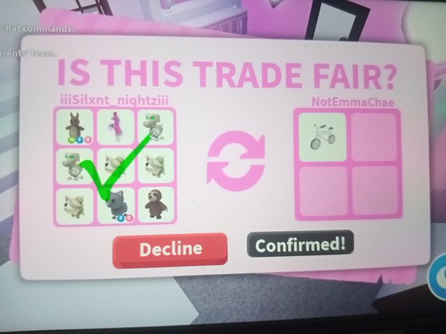 Mxxn_lightstxr's tweet photo. Guys @ltzyawenhere scammed me for my best stuff in adopt me 😭😭😭 please block them they are a horrible person and heartless 😭 please retweet I'm crying 😭😭 https://t.co/6xLAZ6Nw5v