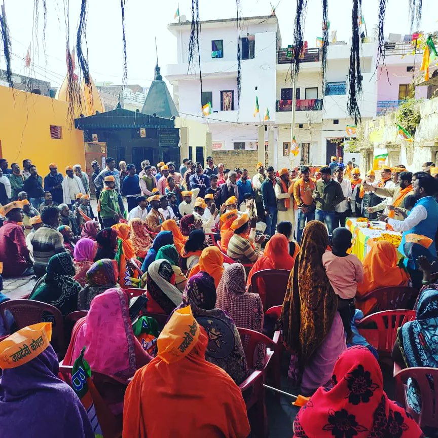 मलिहाबाद विधानसभा के अंतर्गत काकोरी में पुरानी बाजार पानी की टंकी के पास कार्यकर्ताओं एवं जनमानस को संबोधित कर डबल इंजन की यूपी में सरकार बनाने के लिए भारतीय जनता पार्टी के पक्ष में मतदान करने की अपील की।
-1/2