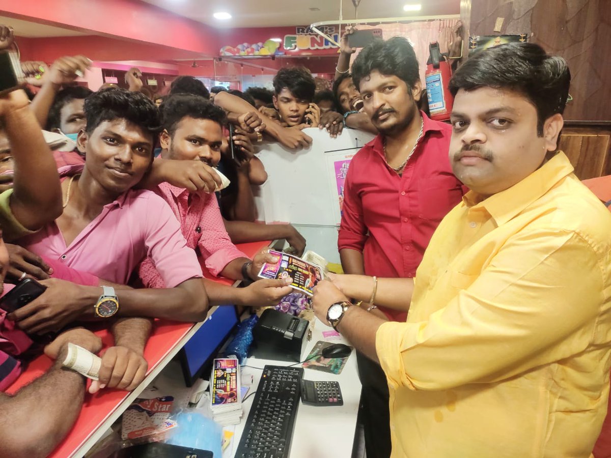 RamCinemas's tweet photo. Purely Raged mode 💥
This shows how eagerly #AK fans are waiting to witness #Valimai in our Screens !!

வலிமையான முன்பதிவு நடைபெறுகிறது !!
#ValimaiInRamCinemas 🔥 https://t.co/xliAuDVoqE