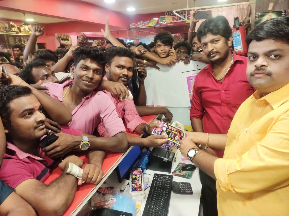 RamCinemas's tweet photo. Purely Raged mode 💥
This shows how eagerly #AK fans are waiting to witness #Valimai in our Screens !!

வலிமையான முன்பதிவு நடைபெறுகிறது !!
#ValimaiInRamCinemas 🔥 https://t.co/xliAuDVoqE
