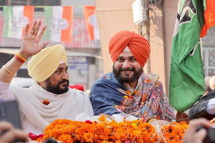 आपका वोट लोकतंत्र की सबसे बड़ी ताकत है।

पंजाब में विकास और समृद्धि के लिए सभी मतदाताओं से अपील है कि कांग्रेस के पक्ष में मतदान कर <a href="/CHARANJITCHANNI/">Charanjit Singh Channi</a> जी के नेतृत्व में भारी बहुमत वाली कांग्रेस सरकार बनाएं।

चरणजीत सिंह चन्नी जी को हार्दिक शुभकामनाएं।

#आ_रही_है_Congress