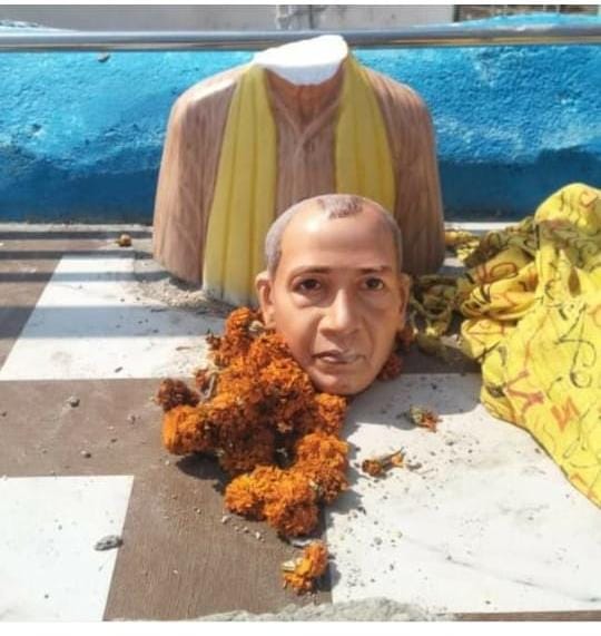 KannojMahendra's tweet photo. बांगो थाना गुरसियां छत्तीसगढ़ कोरबा, हाट-बाजार में हमारे महान पुरखा गोंडवाना समग्र क्रांति आंदोलन के जनक दादा हीरा सिंह मरकाम जी की प्रतिमा तोड़ने वालों को हम कतई नहीं छोड़ेंगे.
@CG_Police @TribalAffairsIn @jays_officia1 @Devravengond https://t.co/zzP2ia7ndL