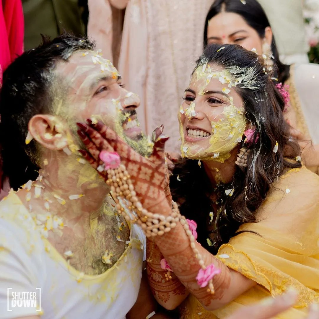 FeminaIndia's tweet photo. These pictures are the stuff of dreams 😍
@VikrantMassey
#VikrantMassey #SheetalThakur #bollywood #JustMarried #husbandandwife #mrsandmr #newlyweds #haldipics #haldi #weddingceremony #haldiceremony #family #friends #congratulations #couple #marriage #femina #feminaindia https://t.co/uWOpPU3kvF