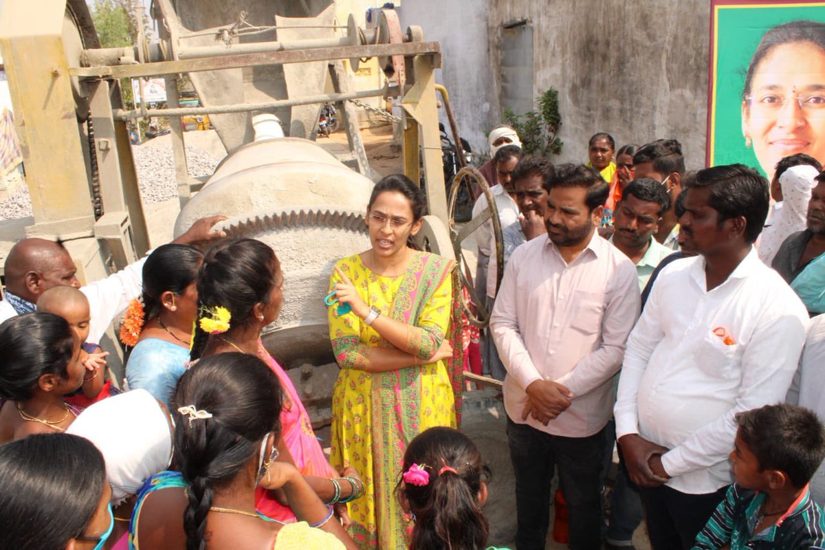JahnaviNittu's tweet photo. ఈరొజు కామారెడ్డి పట్టణంలోని 20వ వార్డులో  వివిధ అబిరుద్ది పనులను ప్రారంభించడం జరిగింది@KTRTRS @TelanganaCMO @trsharish @RaoKavitha @Collector_KMR https://t.co/IzSGAHxfWV