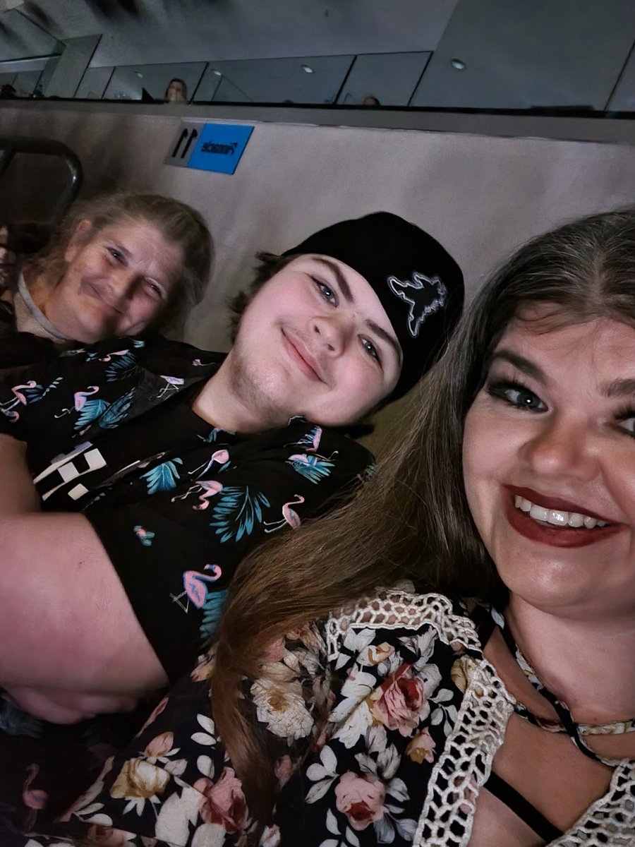 mollyj51490's tweet photo. @fluffyguy BEST SHOW EVER. You shut Memphis down 🔥 my FLUFF MUFFIN had a blast! https://t.co/W3jZgfPLJx