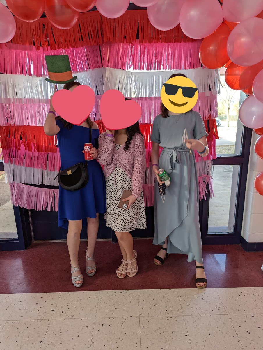 acfreeman7's tweet photo. 7th grade dance was a success! So enjoyed watching our Ss hang out &amp; having fun 🥳♥️
@NISDRawlinson 
@NISDMSScience 
@NISD 
@NISDSpecialEd https://t.co/L0Hq13VD9O