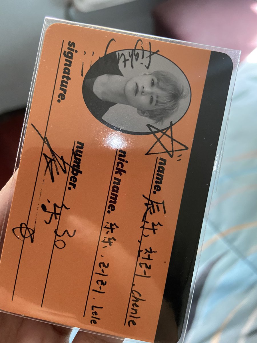 hetsun_nana's tweet photo. #bentablesnirinae
wts lfb ph nct
chenle wgu cc (first press)- P350
-onhand
-payo
-had light scratches and maliit na dot >< https://t.co/V6zYHn9VVi