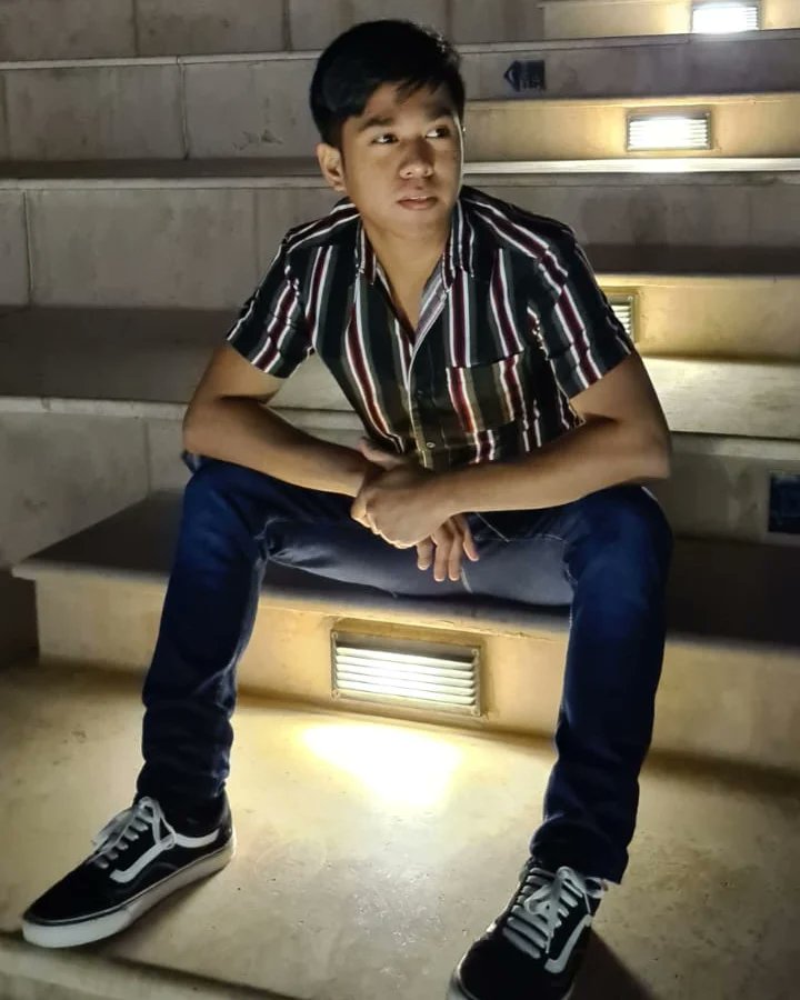 JollibeeCrew97's tweet photo. Picture muna bago mag pa Fireworks 😅🔥 https://t.co/eXARdxB7Ci