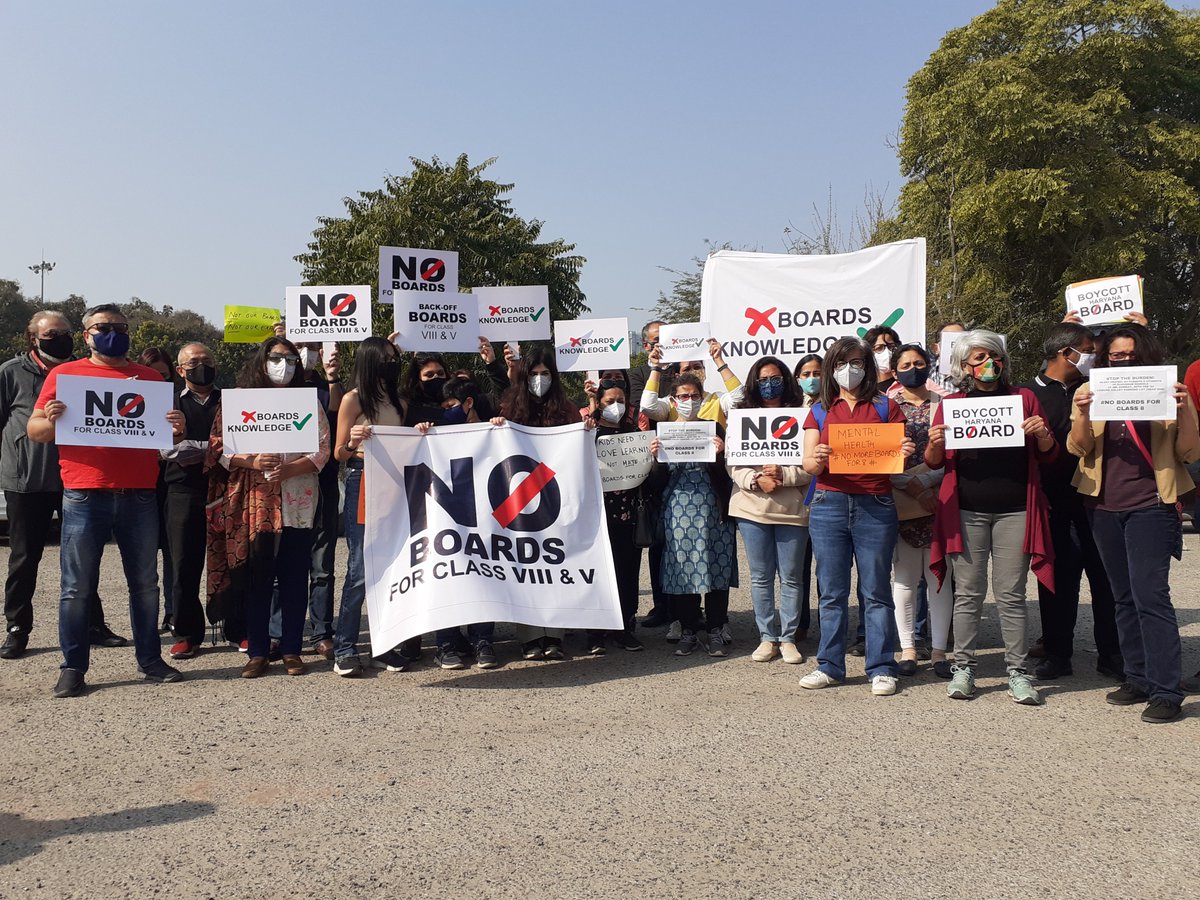 ndtv's tweet photo. #NewsAlert | Gurgaon parents and students protest against Haryana government's decision to conduct board exams for class 5 and class 8

(Images: Ashok Mahale) https://t.co/e9cxox3NAH