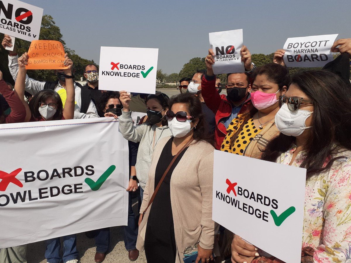 ndtv's tweet photo. #NewsAlert | Gurgaon parents and students protest against Haryana government's decision to conduct board exams for class 5 and class 8

(Images: Ashok Mahale) https://t.co/e9cxox3NAH