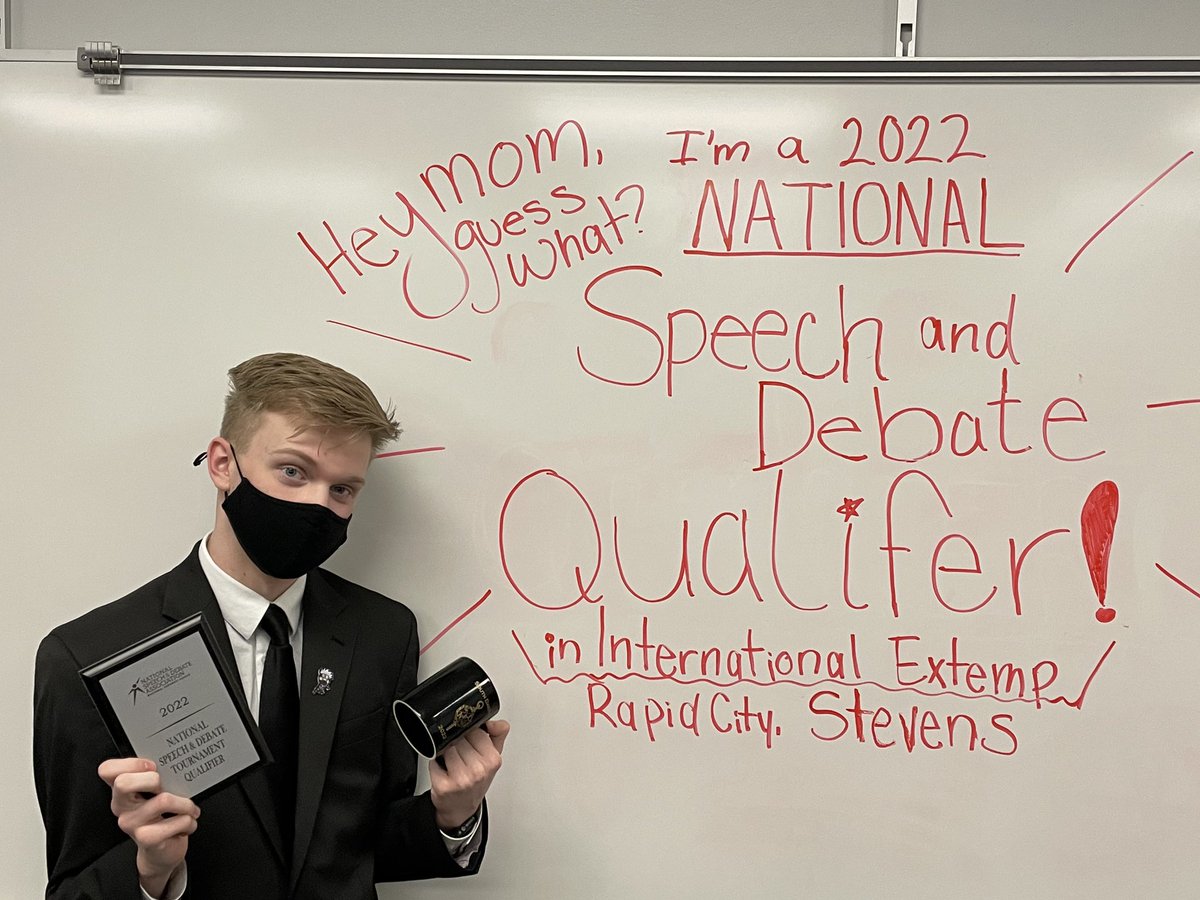 rcstevensdb8's tweet photo. WE’RE GOING TO NATS! 🥳
Stevens SWEEPS international extemp with three qualifiers! BIG congratulations to Ian Steiner, Jade Pelayo, and Elaine Chang!! Go Penguins!! 🐧 <3 https://t.co/09ZMPExDGV