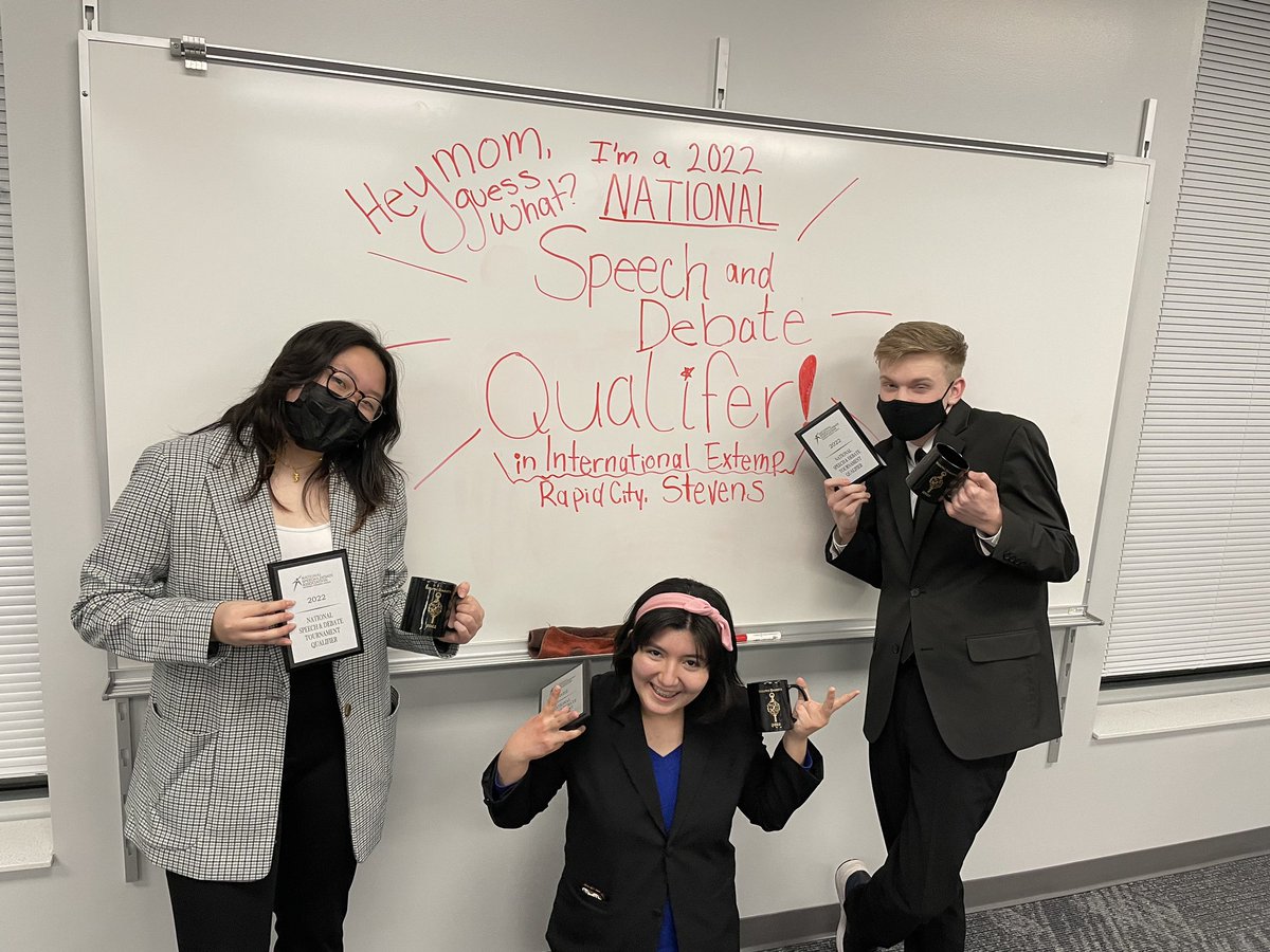rcstevensdb8's tweet photo. WE’RE GOING TO NATS! 🥳
Stevens SWEEPS international extemp with three qualifiers! BIG congratulations to Ian Steiner, Jade Pelayo, and Elaine Chang!! Go Penguins!! 🐧 <3 https://t.co/09ZMPExDGV