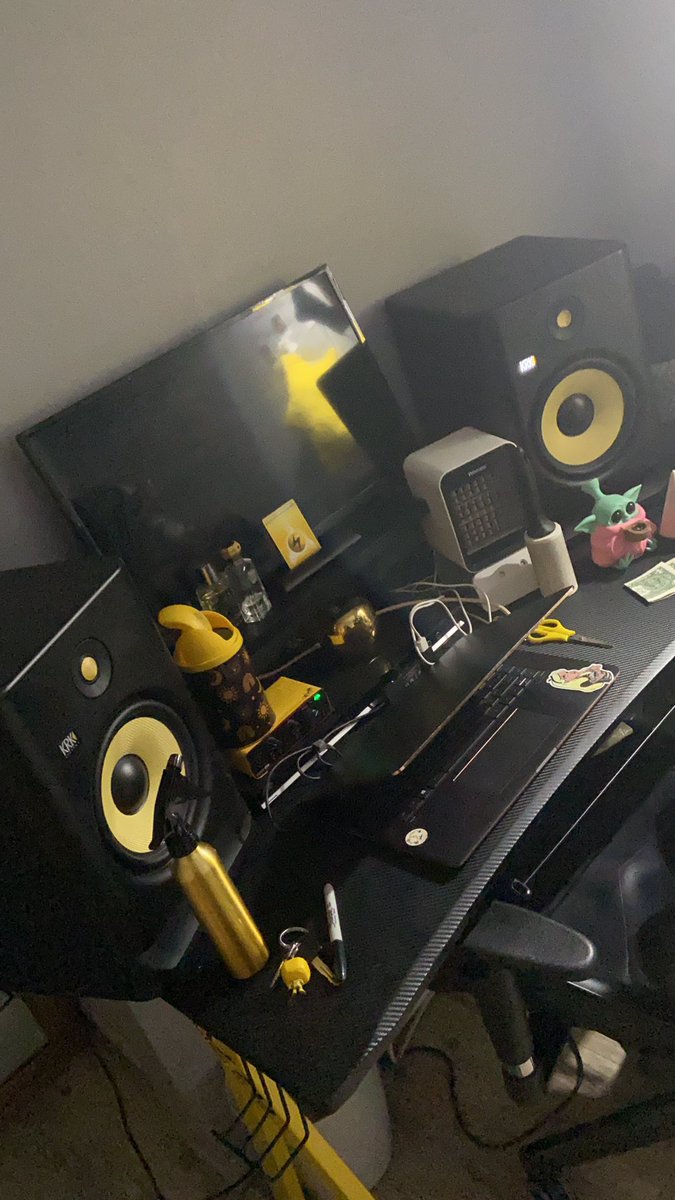 aszilations's tweet photo. In my environment and just produced another album ✅✨🎶 https://t.co/eprNIULs5l