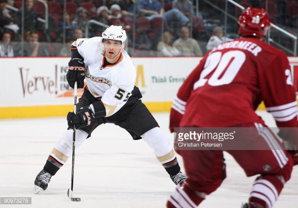 AnaDucksHistory's tweet photo. 2/20/2009: @thesizzle22 becomes the first SoCal-born and -raised player to play for the #NHLducks, in a 5-2 loss to @DetroitRedWings. https://t.co/OZFhJDdGRz