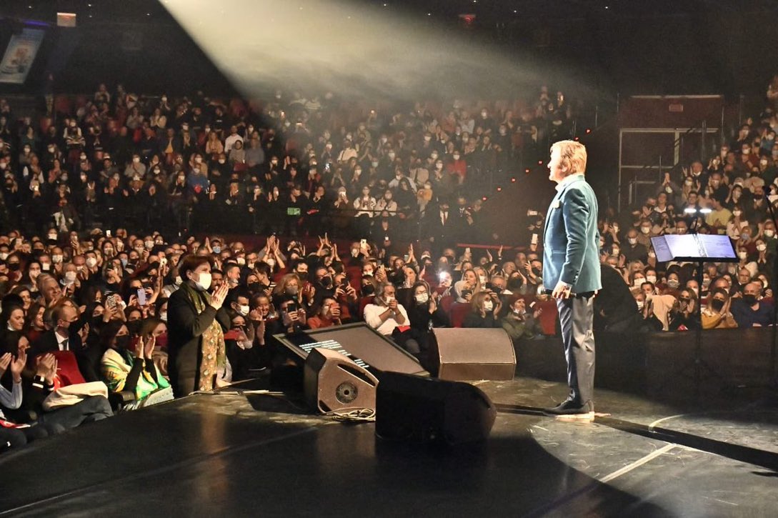 “Mangal yürekli hanımefendi”’nin sanatçıya ve sanata gösterdiği saygı
#İşteböylebirşey