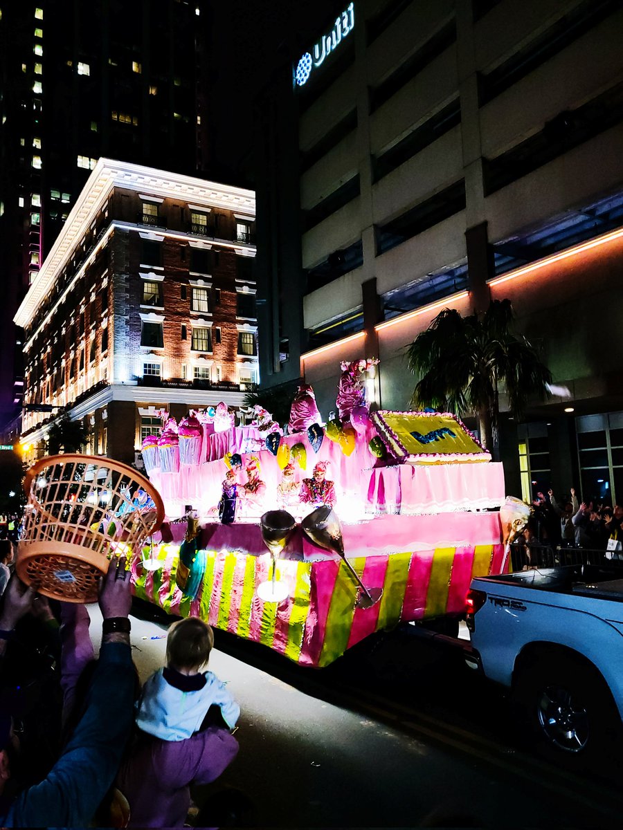 wheemarty's tweet photo. Loving that Mardi Gras...Mobile Style

#MardiGras #mobilealabama #mystics 
@Rose_Ann_Haven @CassieFambro @TaylorSarallo @LeniseLigon @newsgirlalison @thisisourmobile @DowntownMobile @MorningsAtWKRG @thisisalabama  @Kelly_WPMI @CBSNews https://t.co/g7odXKjFxd
