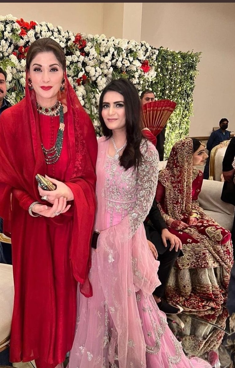 fatimabashir211's tweet photo. Koi baat nahi main bhi apni sohni behen k sath uski nokrani lagti thi
@BeenishSaleem https://t.co/qtX6S5SgZE