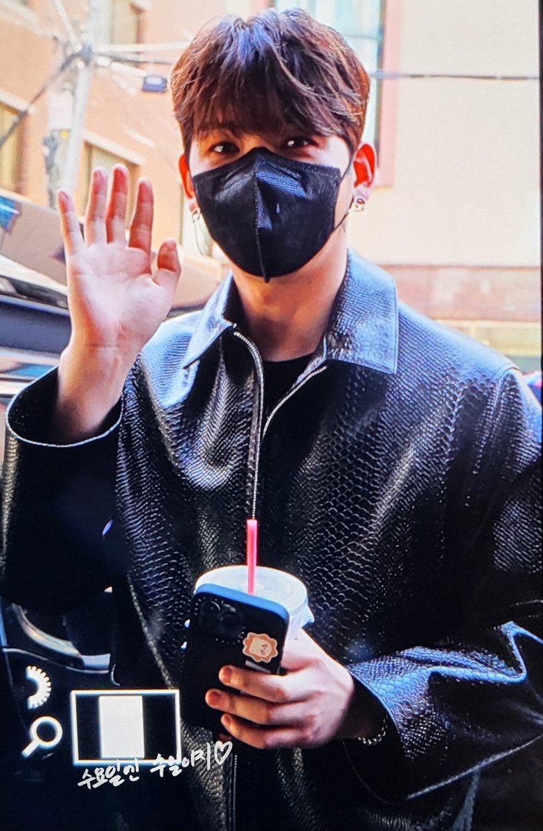 220220 출근

 #업텐션 #노수일 #쿤 #UP10TION #KUHN

<a href="/UP10TION/">업텐션(UP10TION)</a>