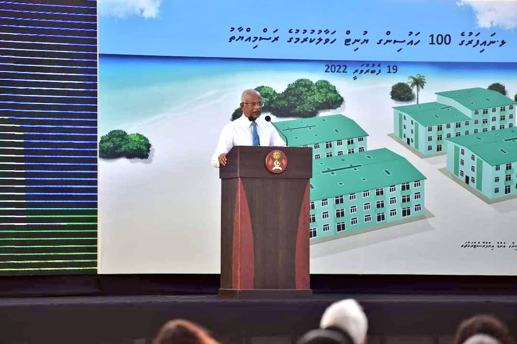 HassanImsad's tweet photo. ޅ. ނައިފަރުގައި ރައީސް @ibusolih ގެ ސަރުކާރުން އިމާރާތްކޮށްފައިވާ ފްލެޓްތަަކަށް ވަންނަ މީހުން ފުރަތަމަ ތިން މަހު ކުލި ދައްކަން ނުޖެހޭ ގޮތަށް ސަރުކާރުން ނިންމައިފި. #ހެޔޮވެރިކަން https://t.co/bZuj8V0ZrM