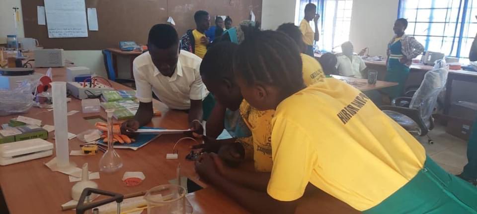 stempowerusa's tweet photo. STEMpower South Sudan, STEM lab instructors conducted electronics lab sessions in Yambio TVET-STEM Center for high school students who came from Alliance Secondary School. 

#STEMpowerSouthSudan  #YambioTVET_STEM #AllianceSecondarySchool #Electronics #Photooftheday #SouthSudan https://t.co/bXZSYhtV6U