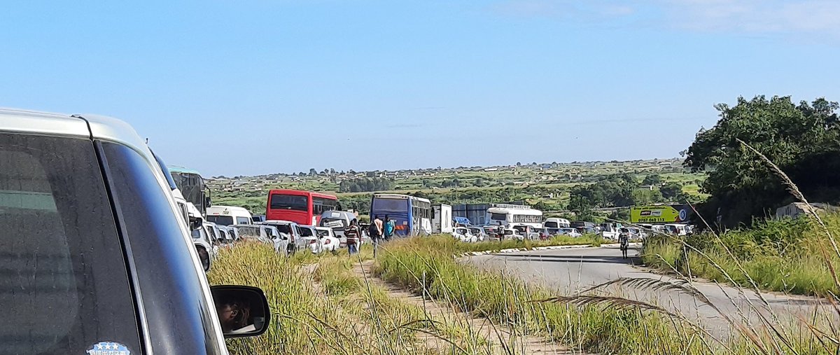MutasaPeter's tweet photo. Yellow Roadblocks 

As predictable as sunrise. 

But they say they are not concerned about @CCCZimbabwe 

Why then waste national resources attempting to block it's rally? https://t.co/mGhTMMzSBs