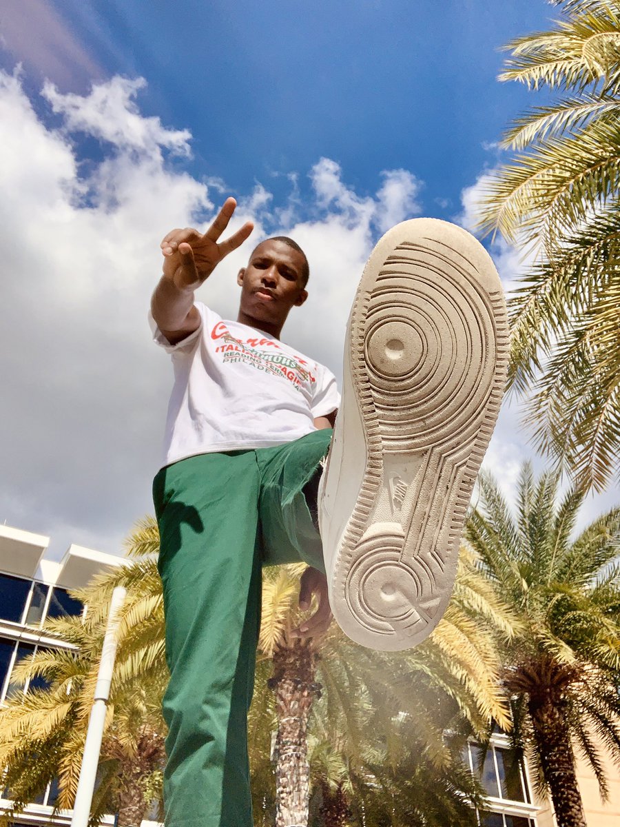 KALIJAH__'s tweet photo. Hey Twitter, here’s what you missed🥴 https://t.co/fUEk0TQTeq