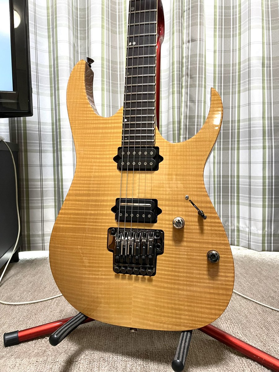 misojinoguitar3's tweet photo. いつもはHelixを使ったデジタル環境ですが、ギターのピックアップをいろいろ調整するために、久しぶりに実機アンプを使いました。ギタープロセッサーは便利だけど、やっぱりド定番のアンプは手放せないよね。
#Ibanez
#ギター
#Roland
#JC40
#アンプ https://t.co/uISY3QSJEt