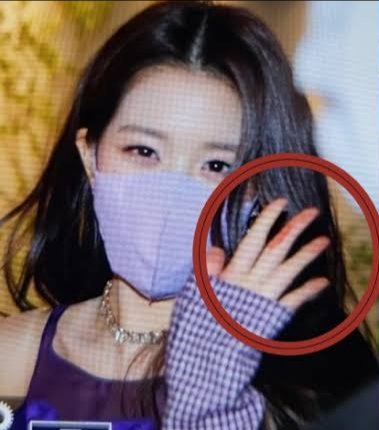 feel like wonyoung bleeding on stage