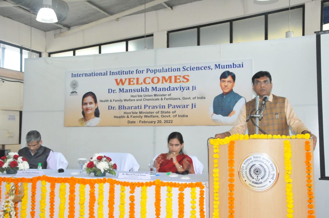 PIBMumbai's tweet photo. The newly inaugurated departments by Union Ministers @mansukhmandviya and @DrBharatippawar at @IIPSMumbai
are: Dept. of Survey Research and Data Analytics and Dept. of Family and Generations

Centre of Demography of Gender and Centre for Ageing Studies have also been inaugurated https://t.co/OzGo0Y7192