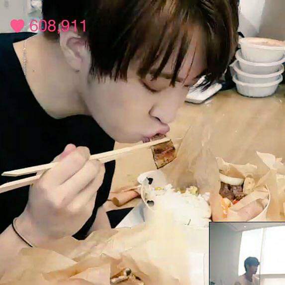yjaefairy's tweet photo. youngjae's cheeks when he's eating :3 https://t.co/ECDTxaY1Hq