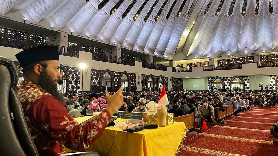 fotodakwah's tweet photo. Kajian Ustad Syafiq tadi di Masjid Raya Sumatera Barat https://t.co/JPC11DxgcG
