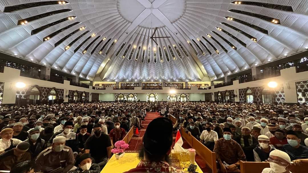 fotodakwah's tweet photo. Kajian Ustad Syafiq tadi di Masjid Raya Sumatera Barat https://t.co/JPC11DxgcG