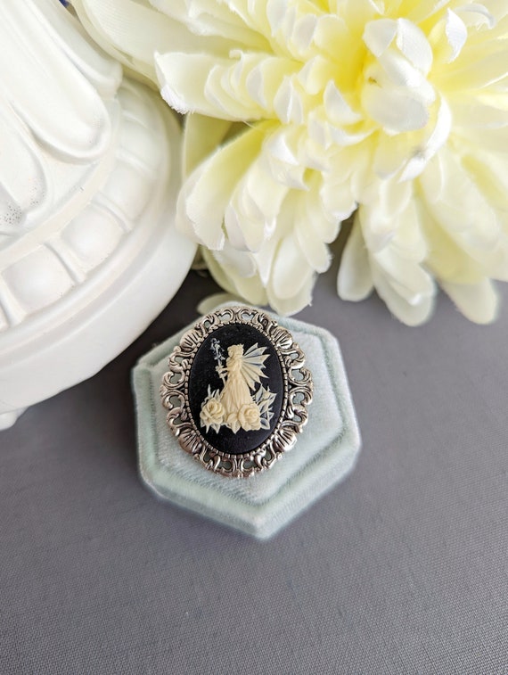 PapillionEra's tweet photo. Fairy pin, fairy brooch, Celtic fairy, enchanted https://t.co/iUPGi0zPN2 #fairypin #fairybrooch #celticfairy #enchantedfairygift @etsymktgtool https://t.co/fFttEBqU0d