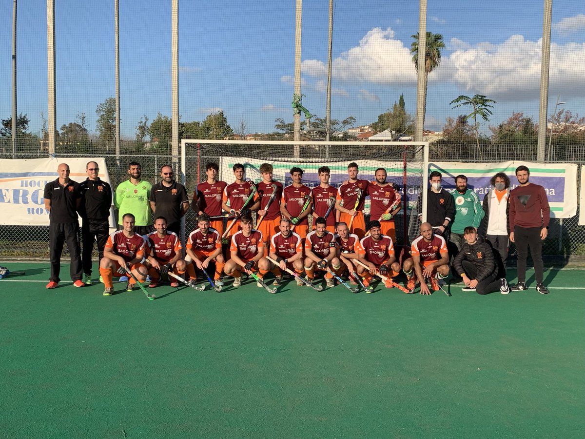HCRomaDeSisti's tweet photo. Dopo un paio di mesi di hockey indoor si riprende a giocare all’aperto. Oggi alle 10.30 alle tre fontane amichevole con la Lazio https://t.co/jnPRMb0003