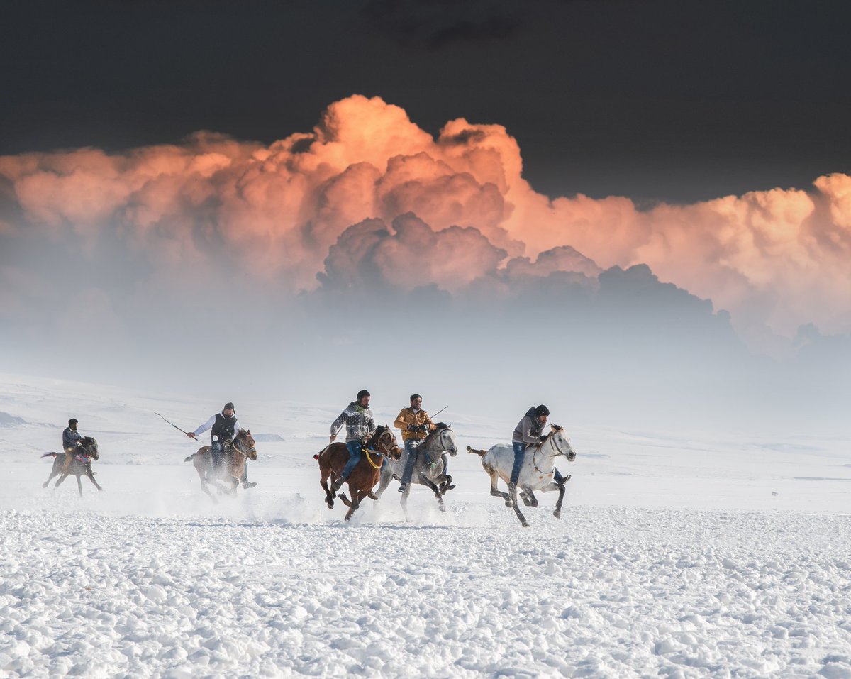 ahmet_hrmnc's tweet photo. Good morning fam..
Horse racing on the frozen Çıldır lake..
#nft #nftart #NFTs #nftcollector #NFTartist https://t.co/sgiWZTpUXC