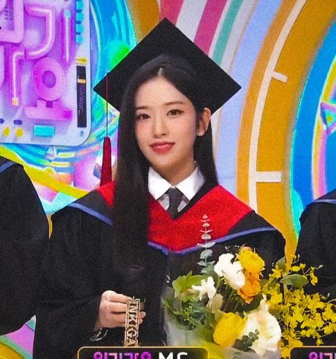 yusmileism's tweet photo. 👩‍🎓
#아이브 #IVE
#안유진 #유진 #ANYUJIN #YUJIN https://t.co/MFrAeYQ2PS