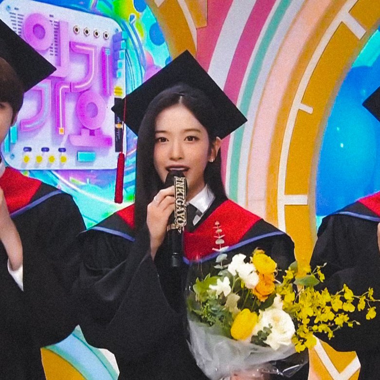 yusmileism's tweet photo. 👩‍🎓
#아이브 #IVE
#안유진 #유진 #ANYUJIN #YUJIN https://t.co/MFrAeYQ2PS
